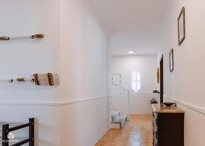 Дом отдыха Puerto Raval - 5 Bedrooms - Bbq & Garden